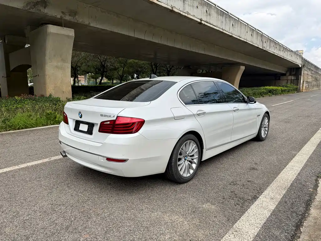 BMW 5 Series — миниатюра 2