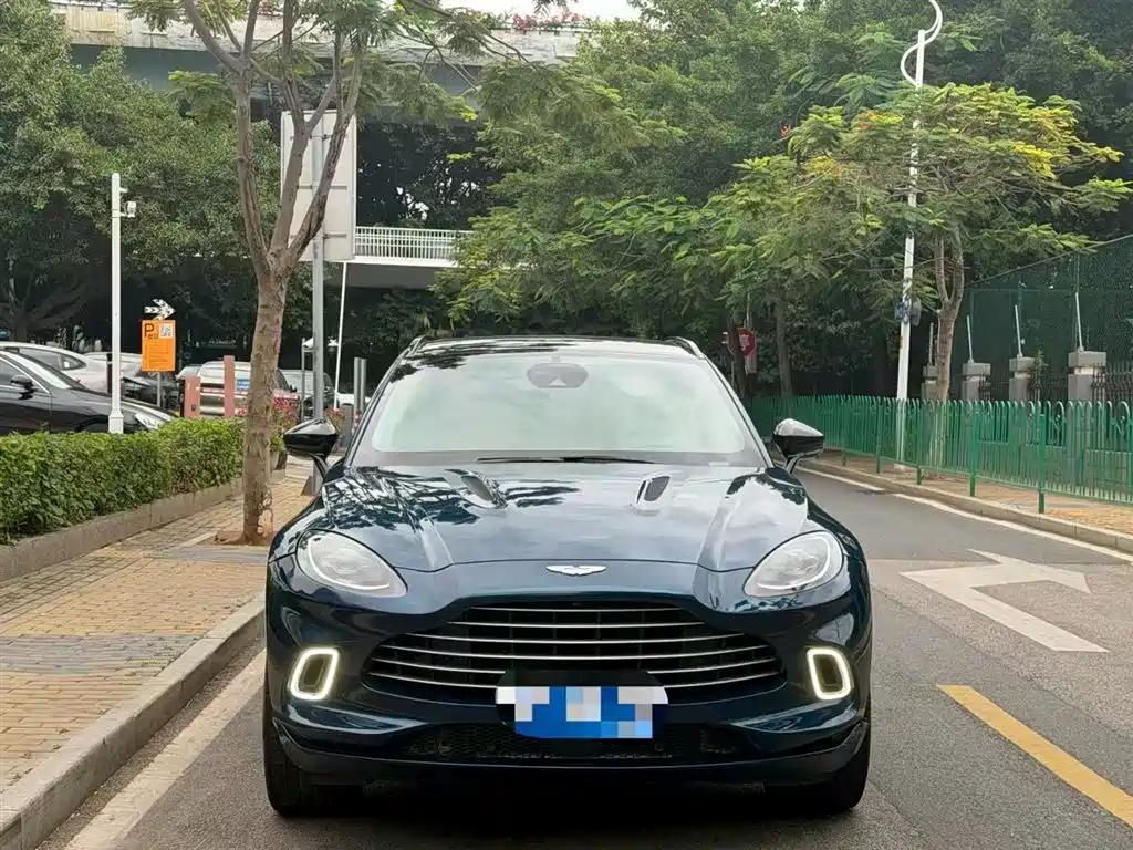 Aston Martin DBX 2021 4.0T V8
