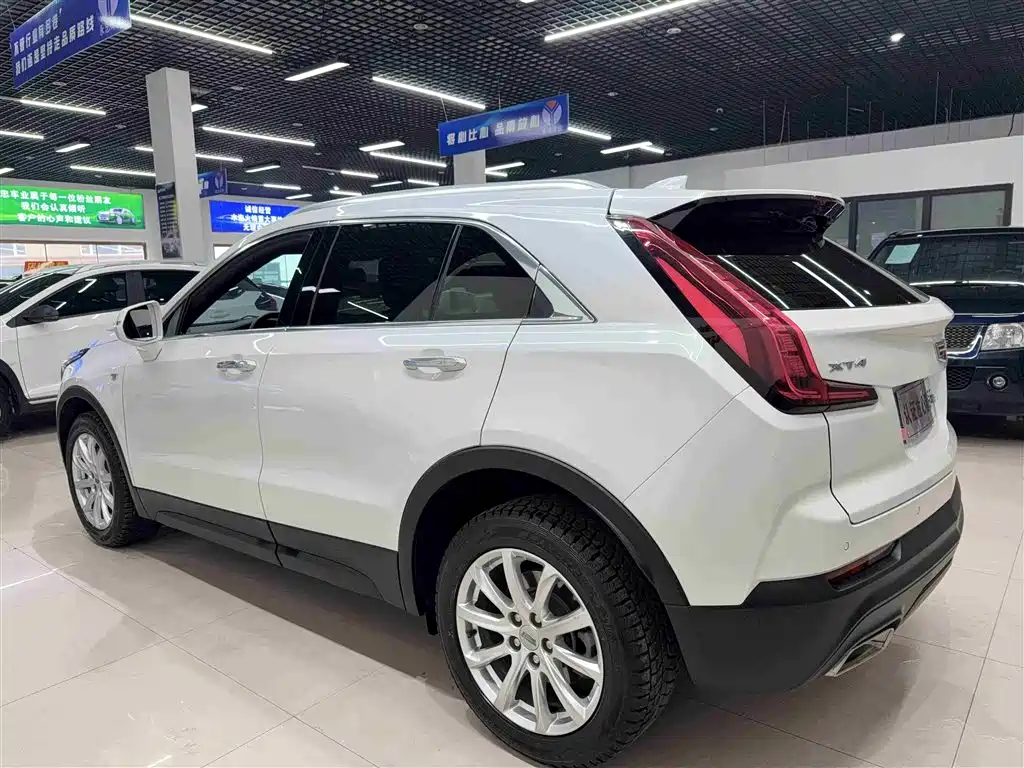 CADILLAC XT4