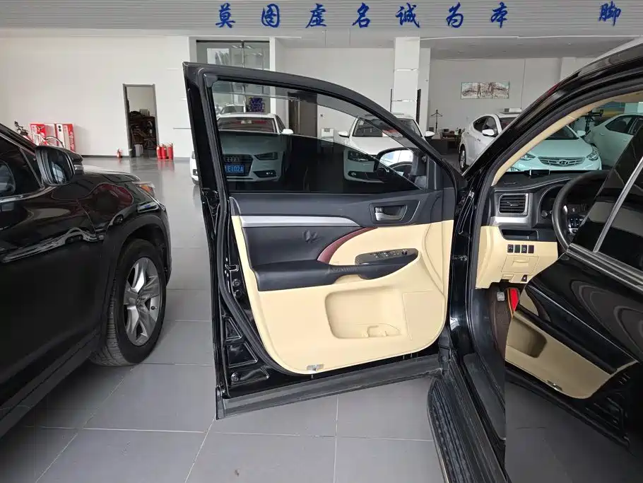 Toyota Highlander — миниатюра 7