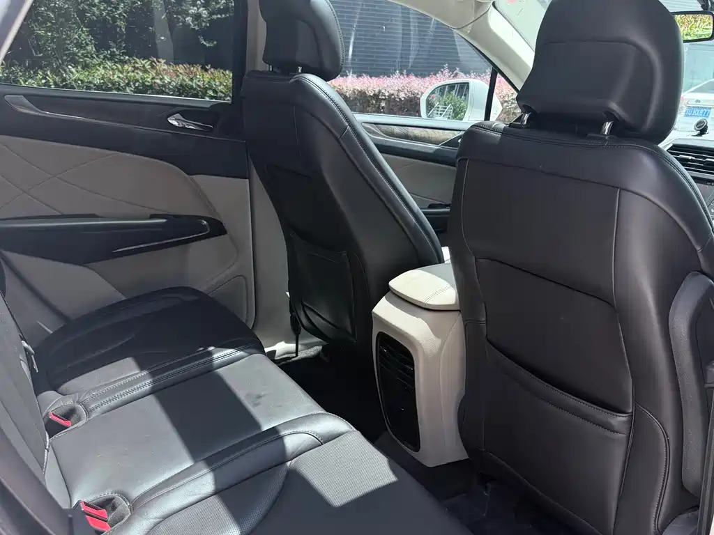 Lincoln MKC — миниатюра 7