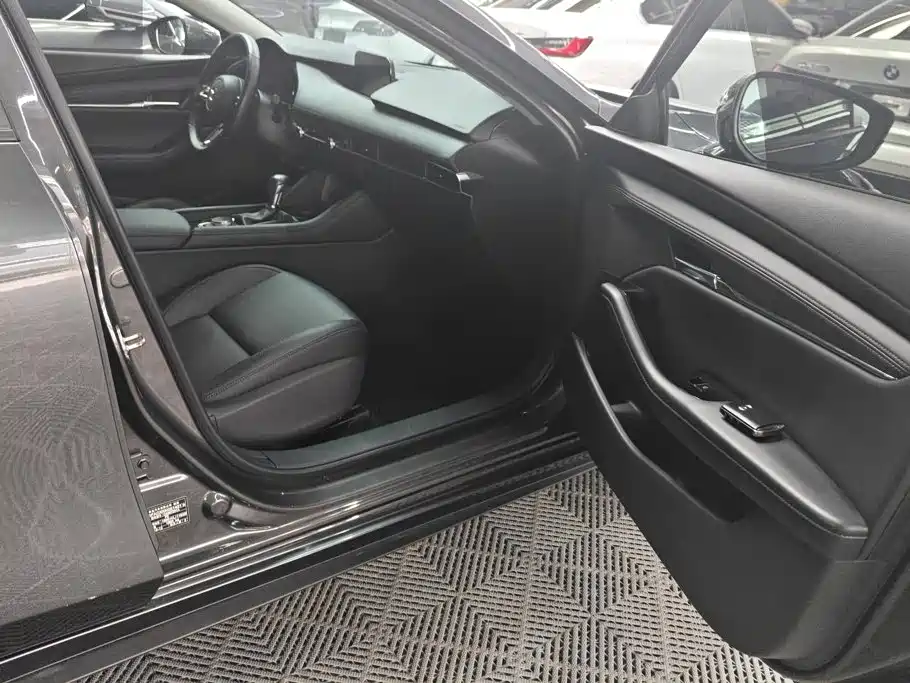Mazda 3 Axela — миниатюра 8