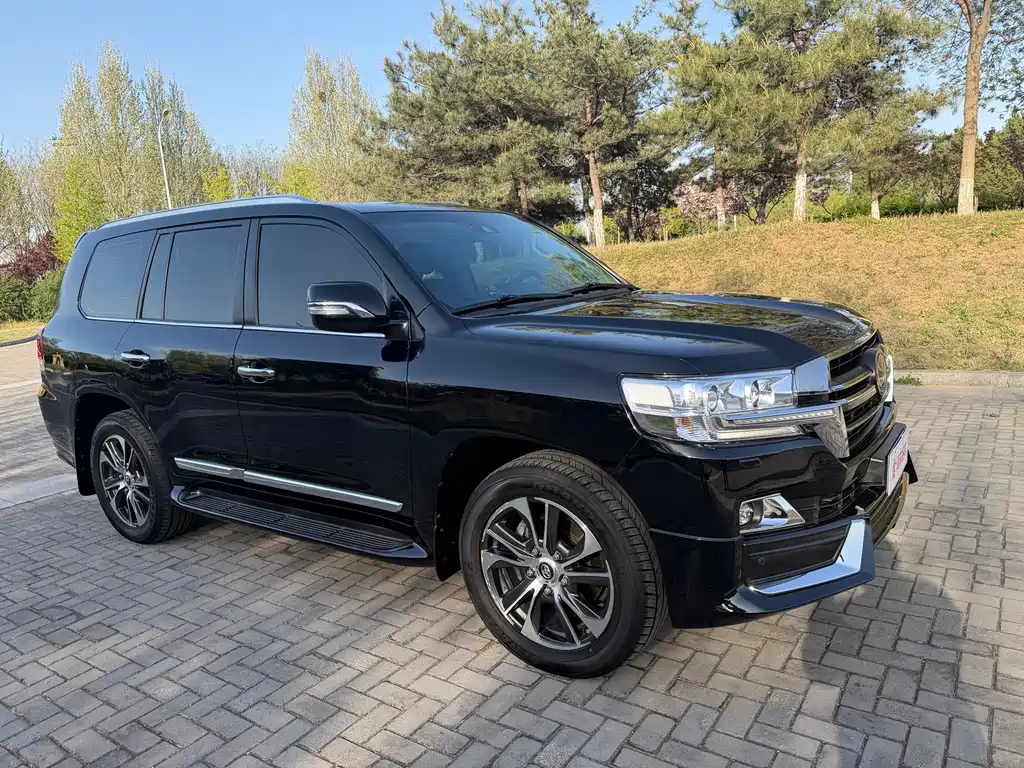 Toyota Land Cruiser 2020 5.7L AT