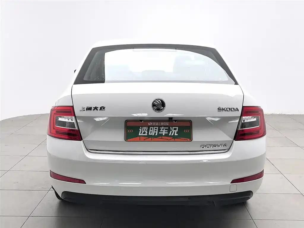 Skoda Octavia 2015 1.6L AT