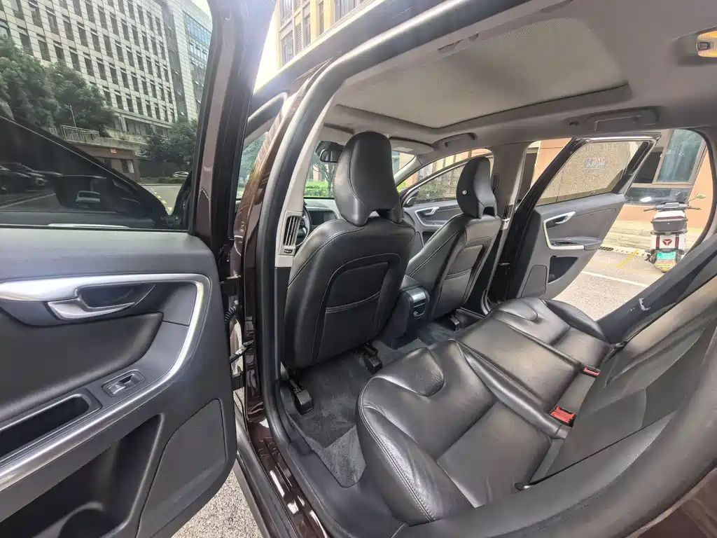 Volvo XC60 — миниатюра 11