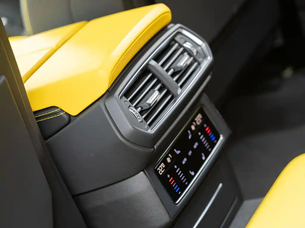 Lamborghini Urus — миниатюра 12