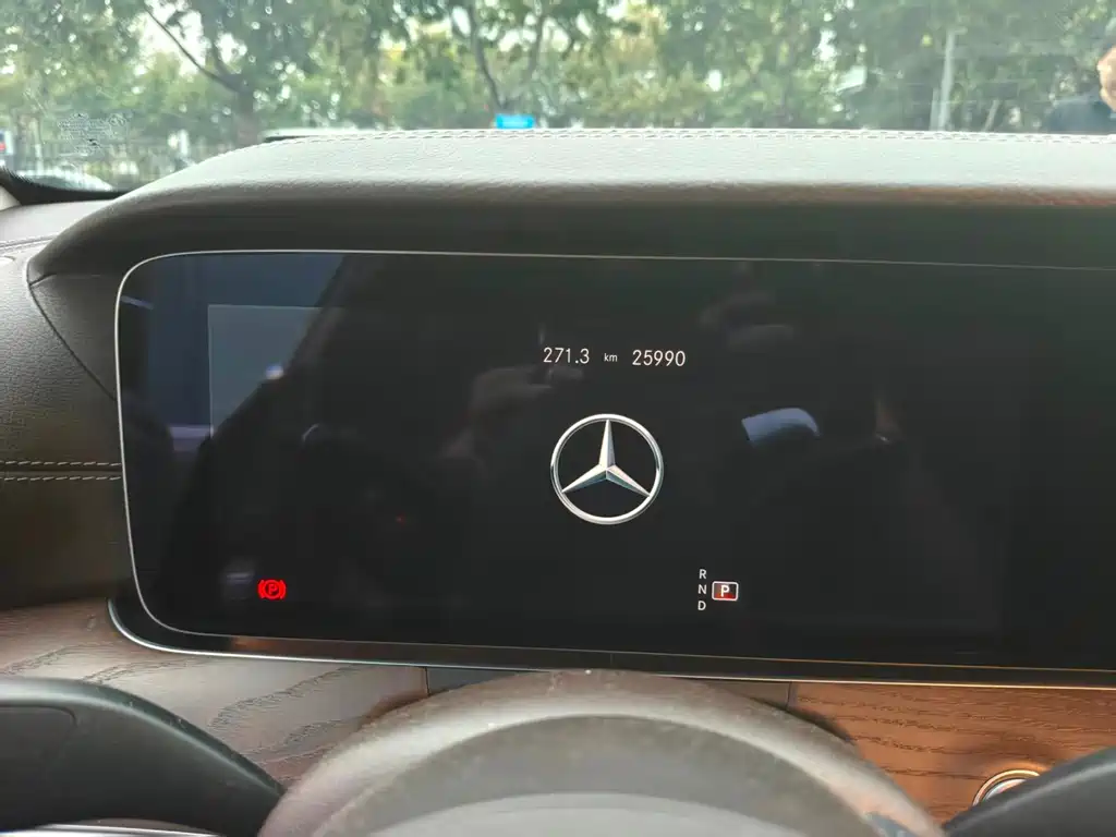Mercedes-Benz E-Class — миниатюра 4