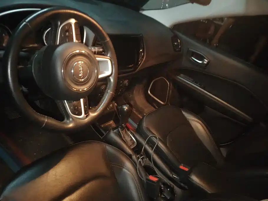 Jeep Compass — миниатюра 12