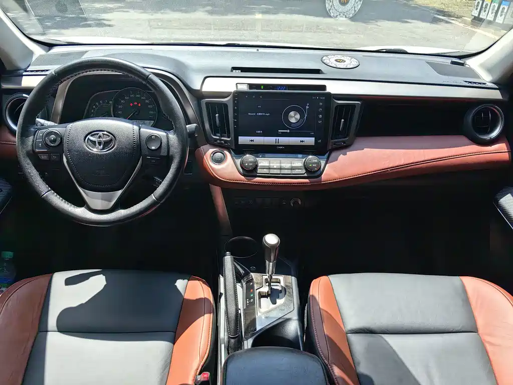 Toyota RAV4 — миниатюра 6