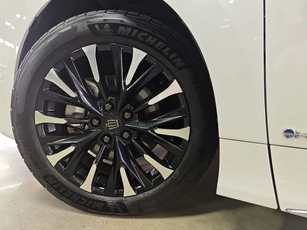 Toyota Vellfire — миниатюра 17