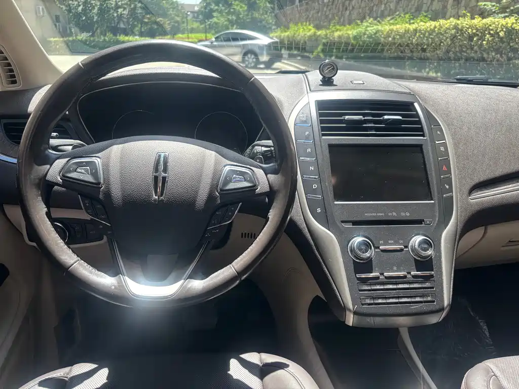 Lincoln MKC — миниатюра 9