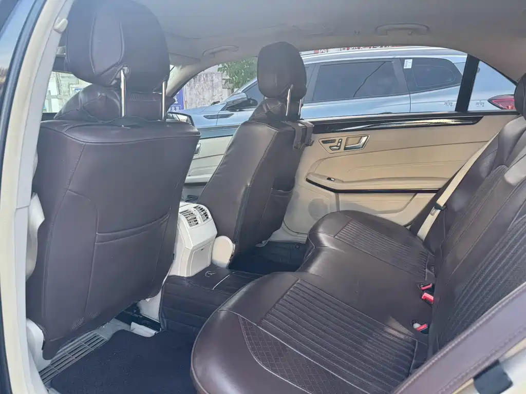 Mercedes-Benz E-Class — миниатюра 6
