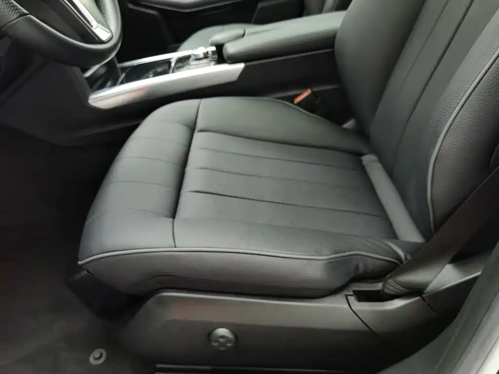 Mercedes-Benz E-Class — миниатюра 20