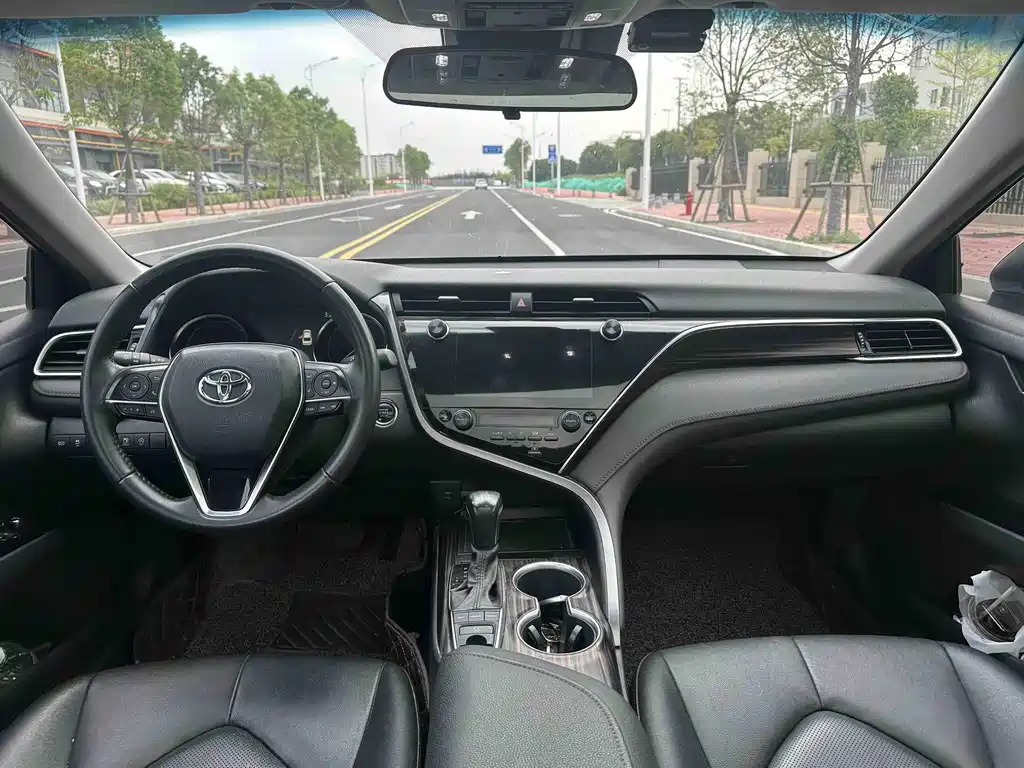 Toyota Camry 2019 2.5G Luxury VI