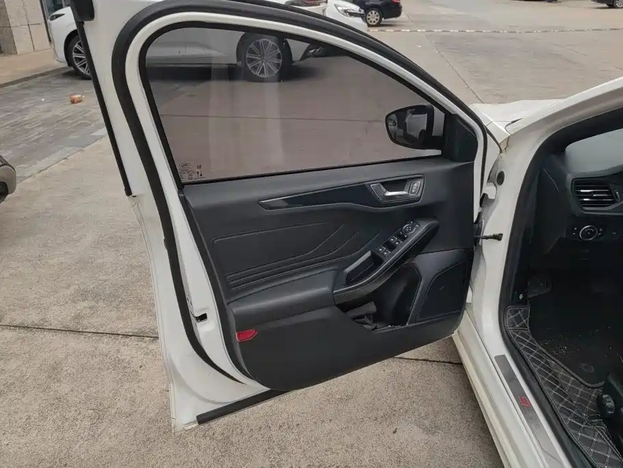 Ford Focus — миниатюра 7