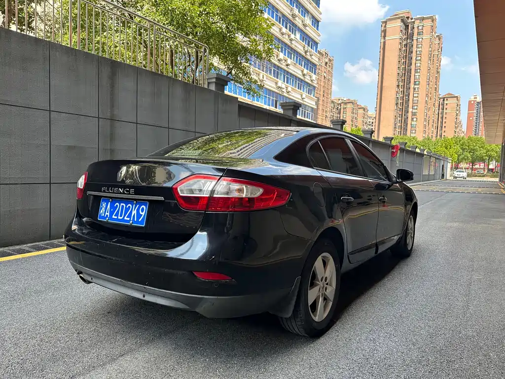 Renault Fluence — миниатюра 6