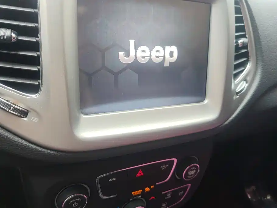 Jeep Compass — миниатюра 13