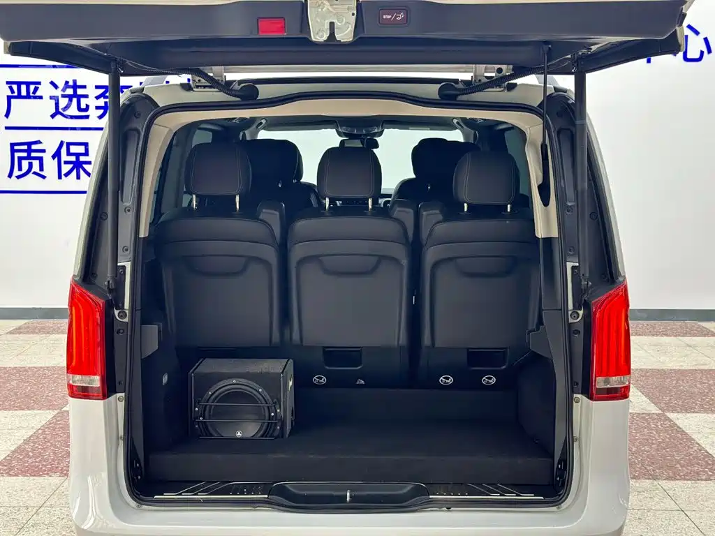 Mercedes-Benz V-Class (Import) — миниатюра 29