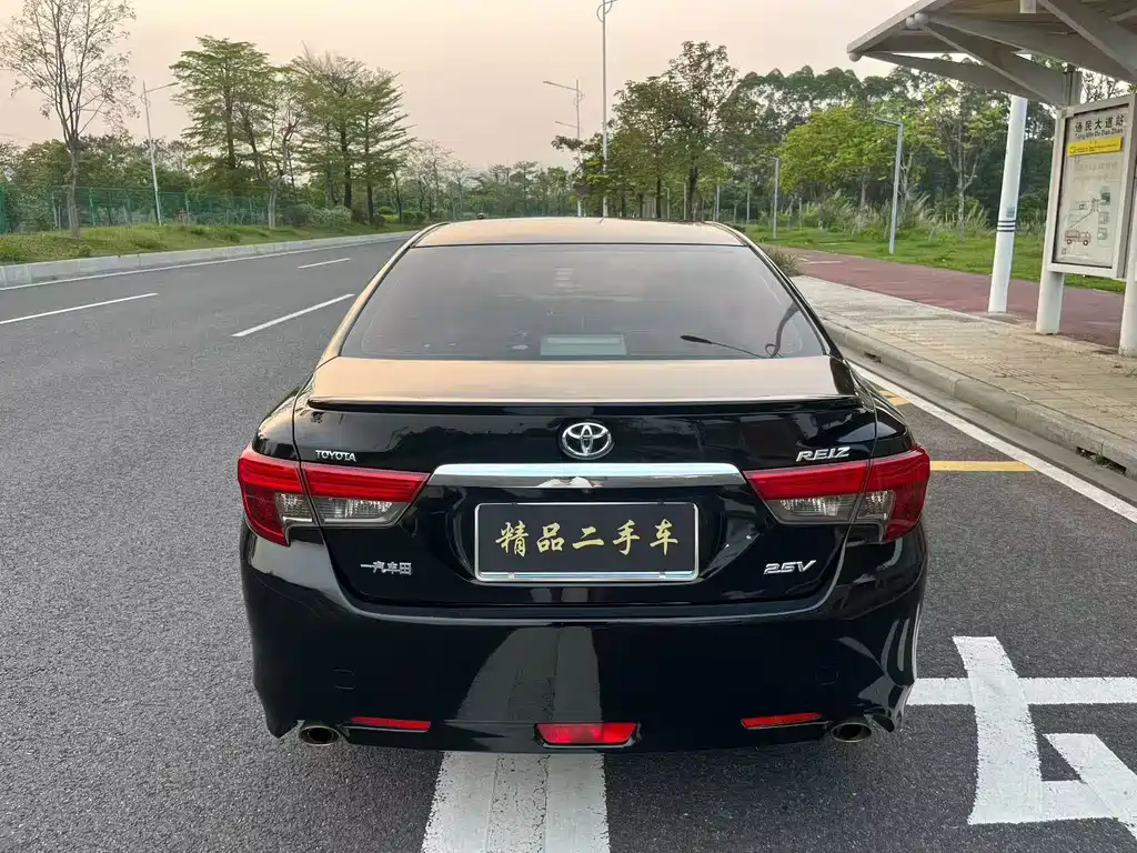 Toyota Reiz 2013 2.5V