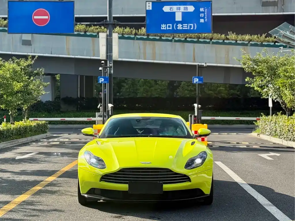 Aston Martin DB11