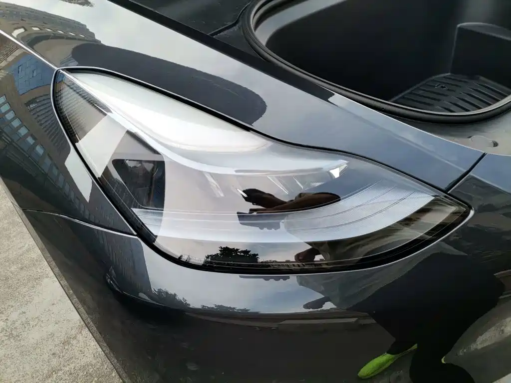 Tesla Model Y — миниатюра 7