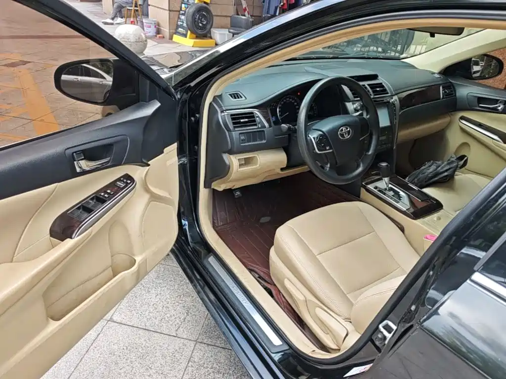 Toyota Camry — миниатюра 16