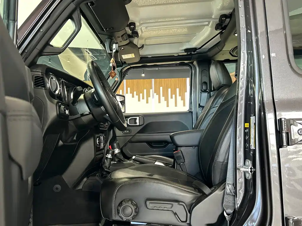 Jeep Wrangler — миниатюра 8