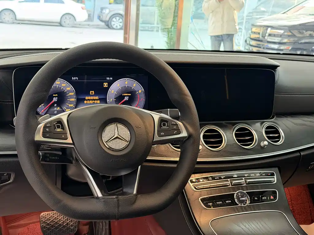 MERCEDES-BENZ E CLASS