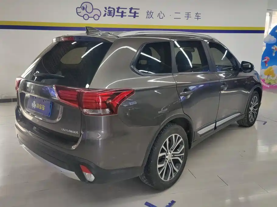 Mitsubishi Outlander — миниатюра 3
