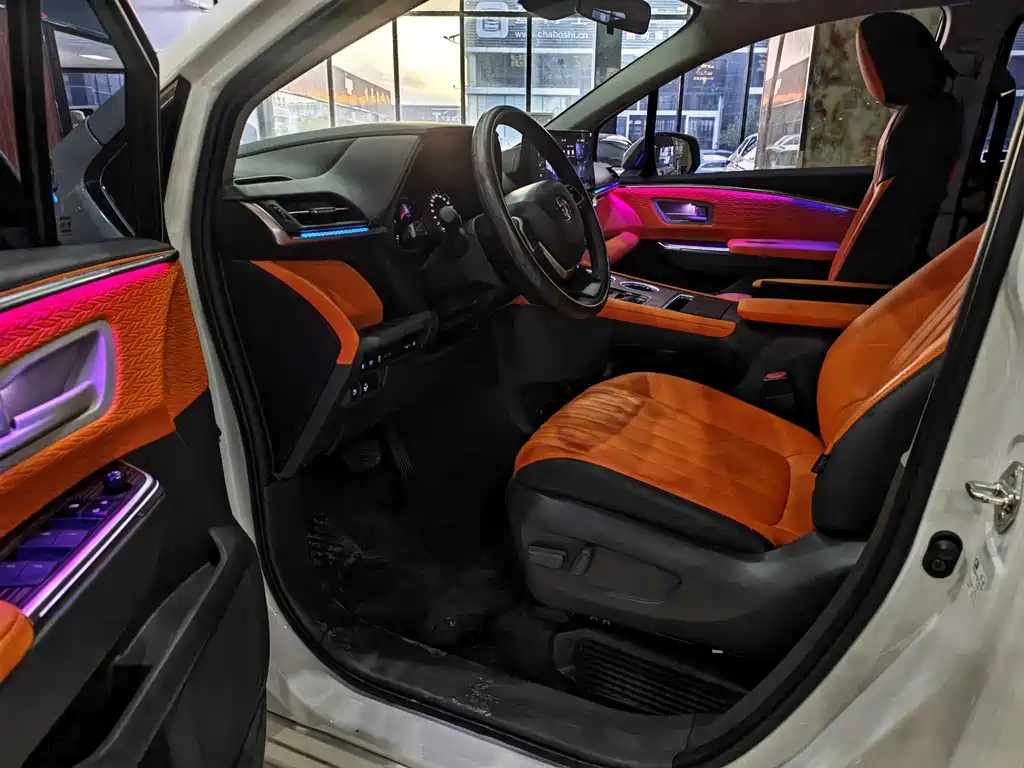 Toyota Granvia — миниатюра 6