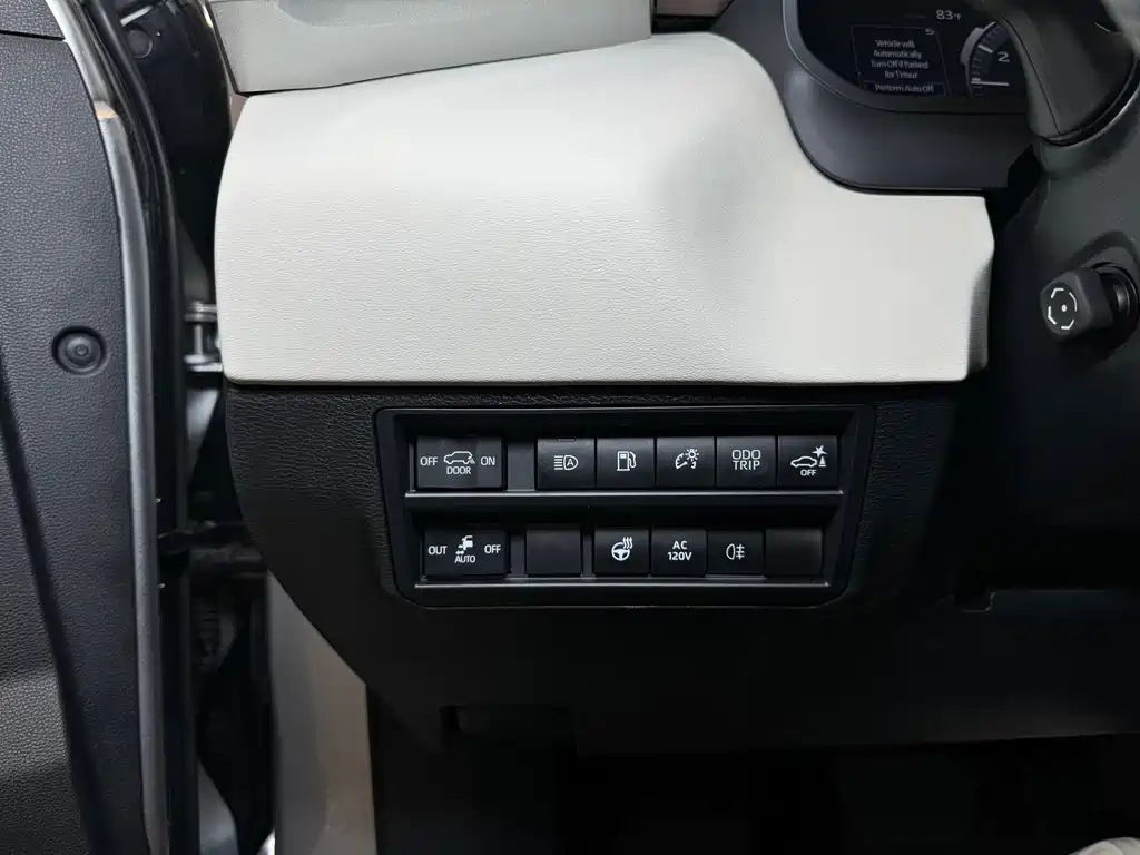 Toyota Sequoia — миниатюра 16