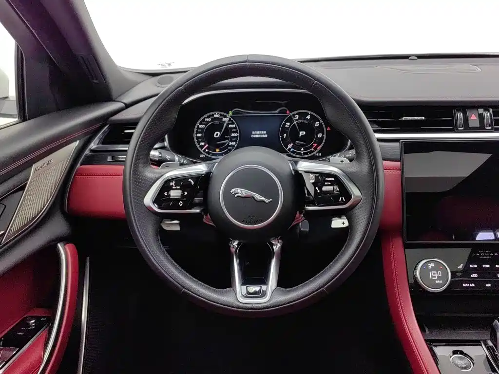 Jaguar XFL — миниатюра 11