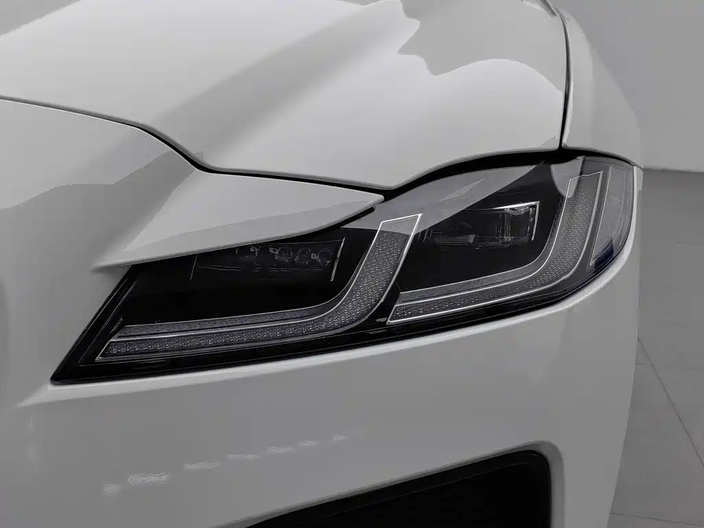 Jaguar XFL — миниатюра 7