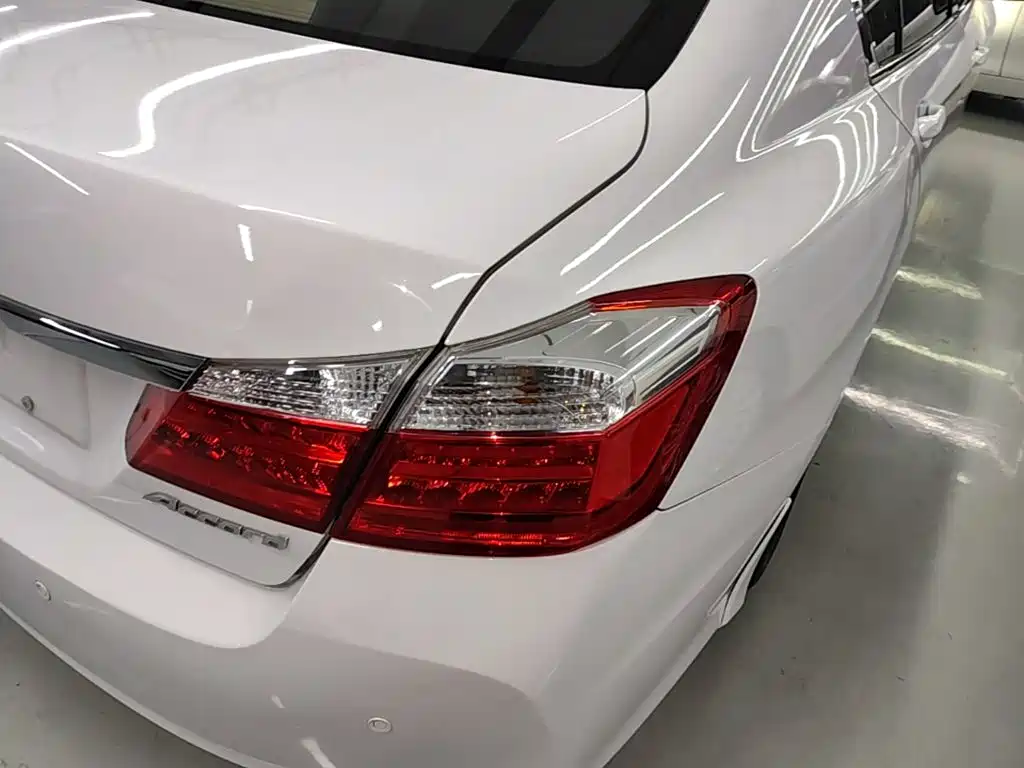 Honda Accord — миниатюра 8