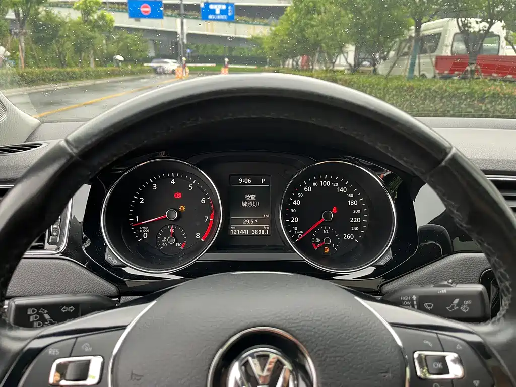 Volkswagen Sagitar 2017 230TSI AT Luxury