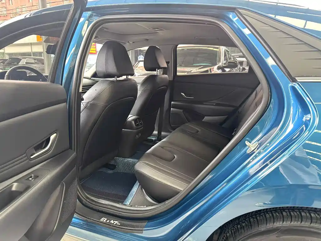 Hyundai Elantra — миниатюра 6