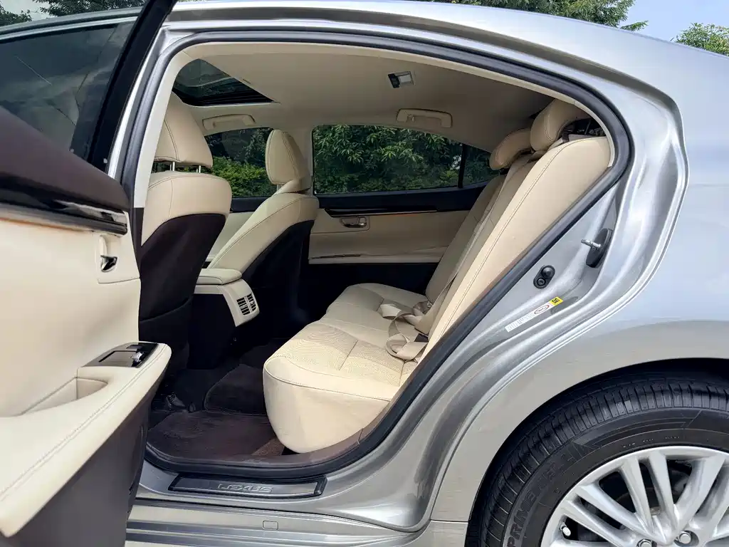 Lexus ES — миниатюра 6