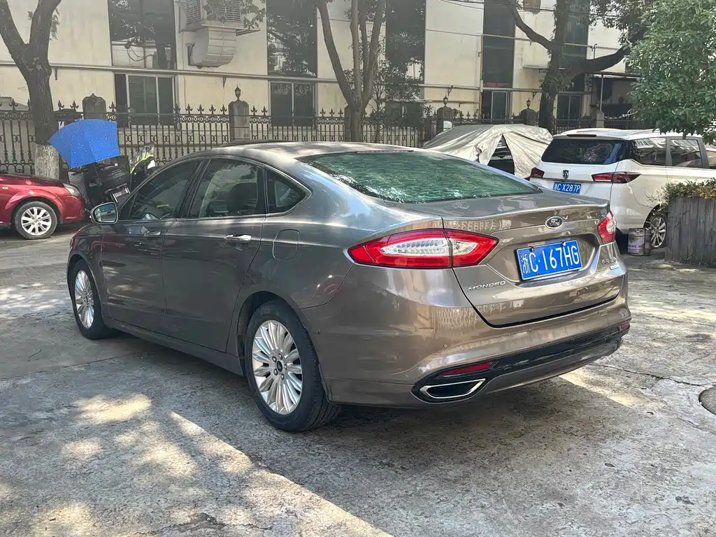 Ford Mondeo — миниатюра 9