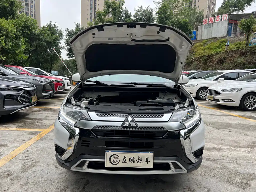 MITSUBISHI OUTLANDER