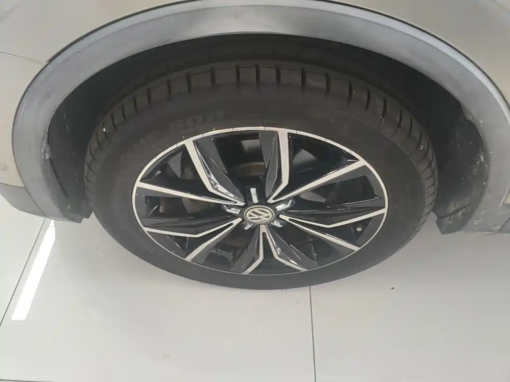 Volkswagen Tiguan L — миниатюра 22
