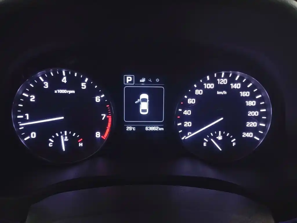 Hyundai Elantra — миниатюра 12