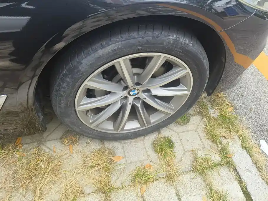 BMW 5 Series — миниатюра 6