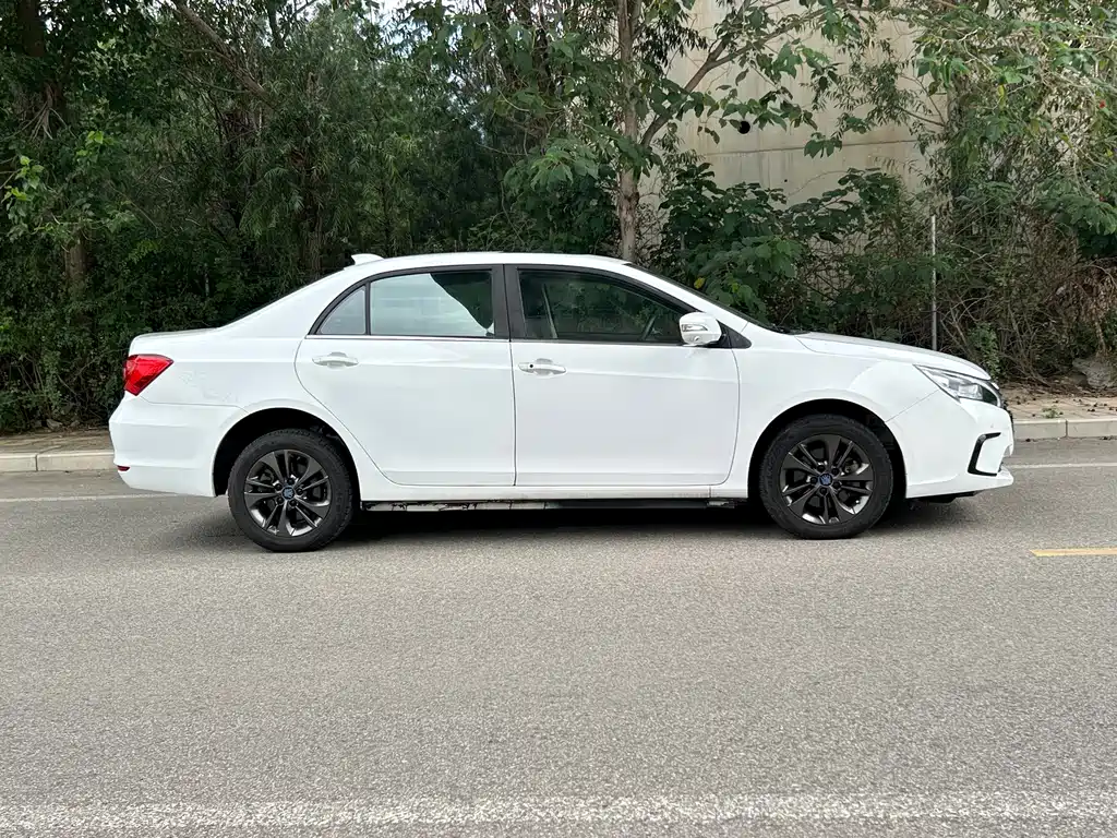 BYD Qin NEV — миниатюра 12