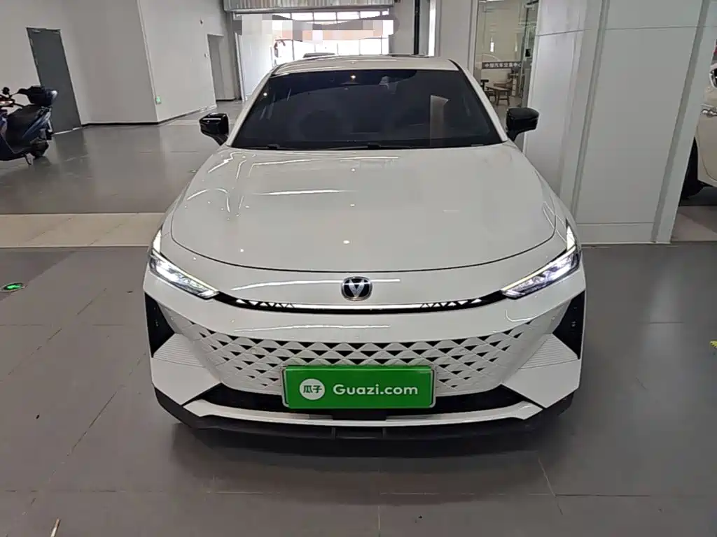 Changan UNI-V iDD — миниатюра 3