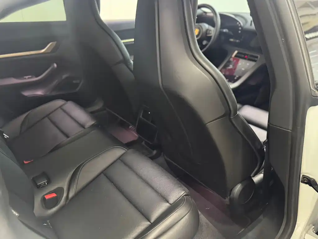 Porsche Taycan — миниатюра 7
