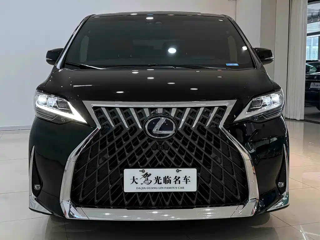 LEXUS LM