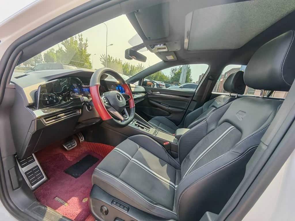 Volkswagen Golf 1.4 л 2023 г. Белый, пробег 37000 км