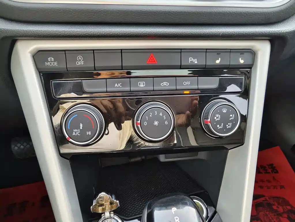 Volkswagen T-Roc — миниатюра 13