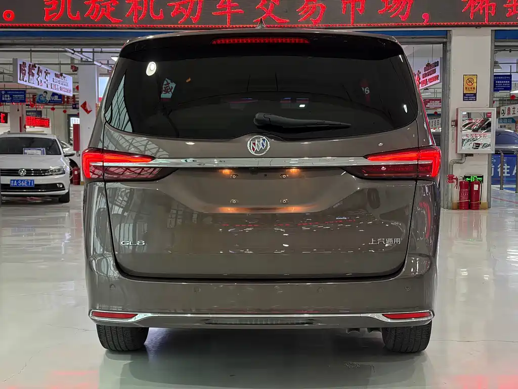 Buick GL8 — миниатюра 8