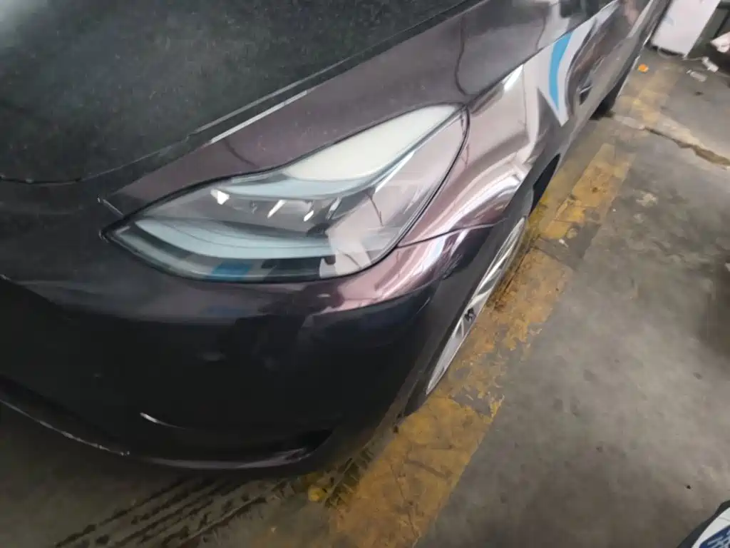 Tesla Model Y — миниатюра 24